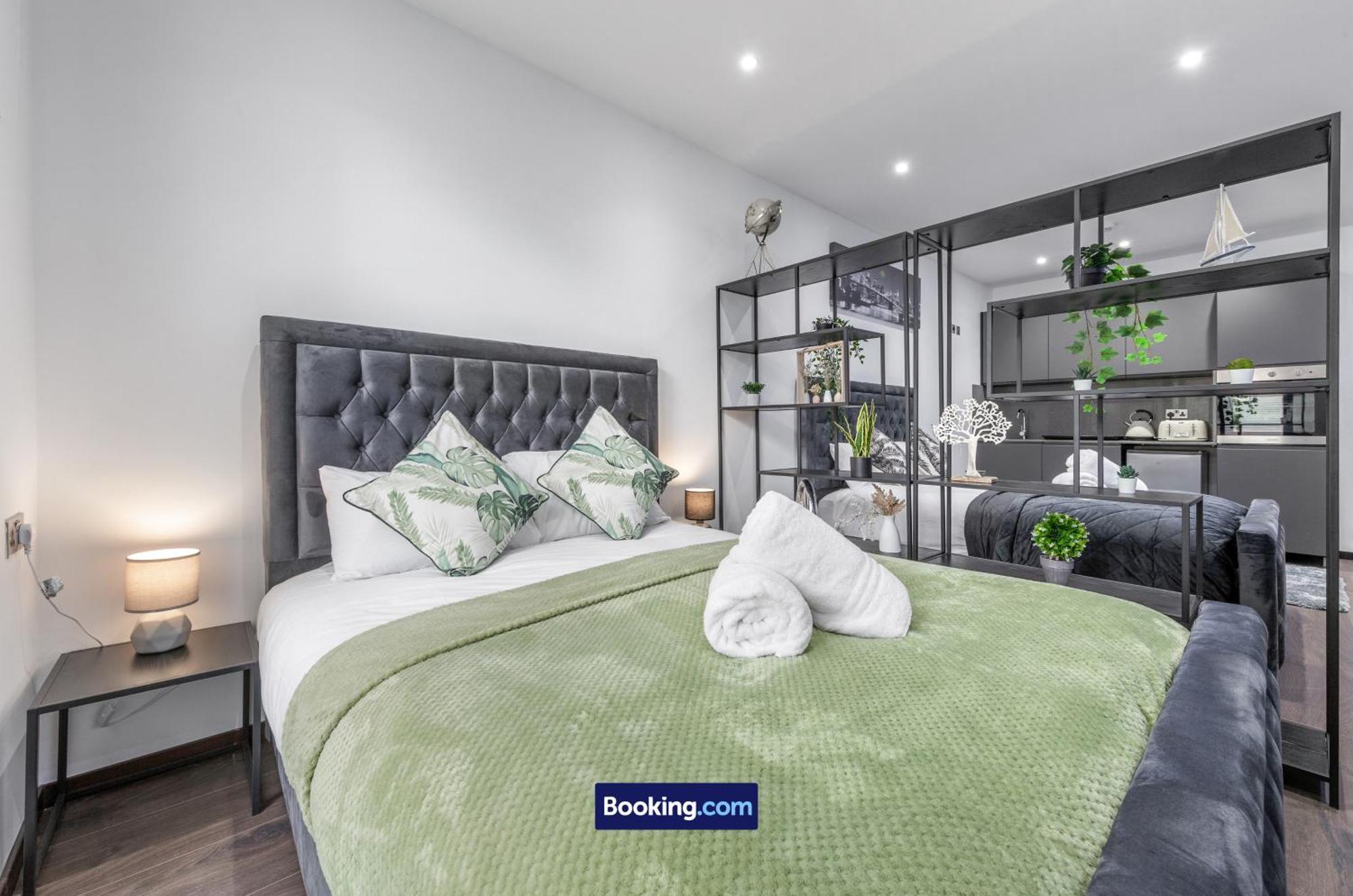 Stylish Studio Apt By Stay Smart Short Lets & Serviced Accommodation Woodstock With Free Wifi لندن المظهر الخارجي الصورة