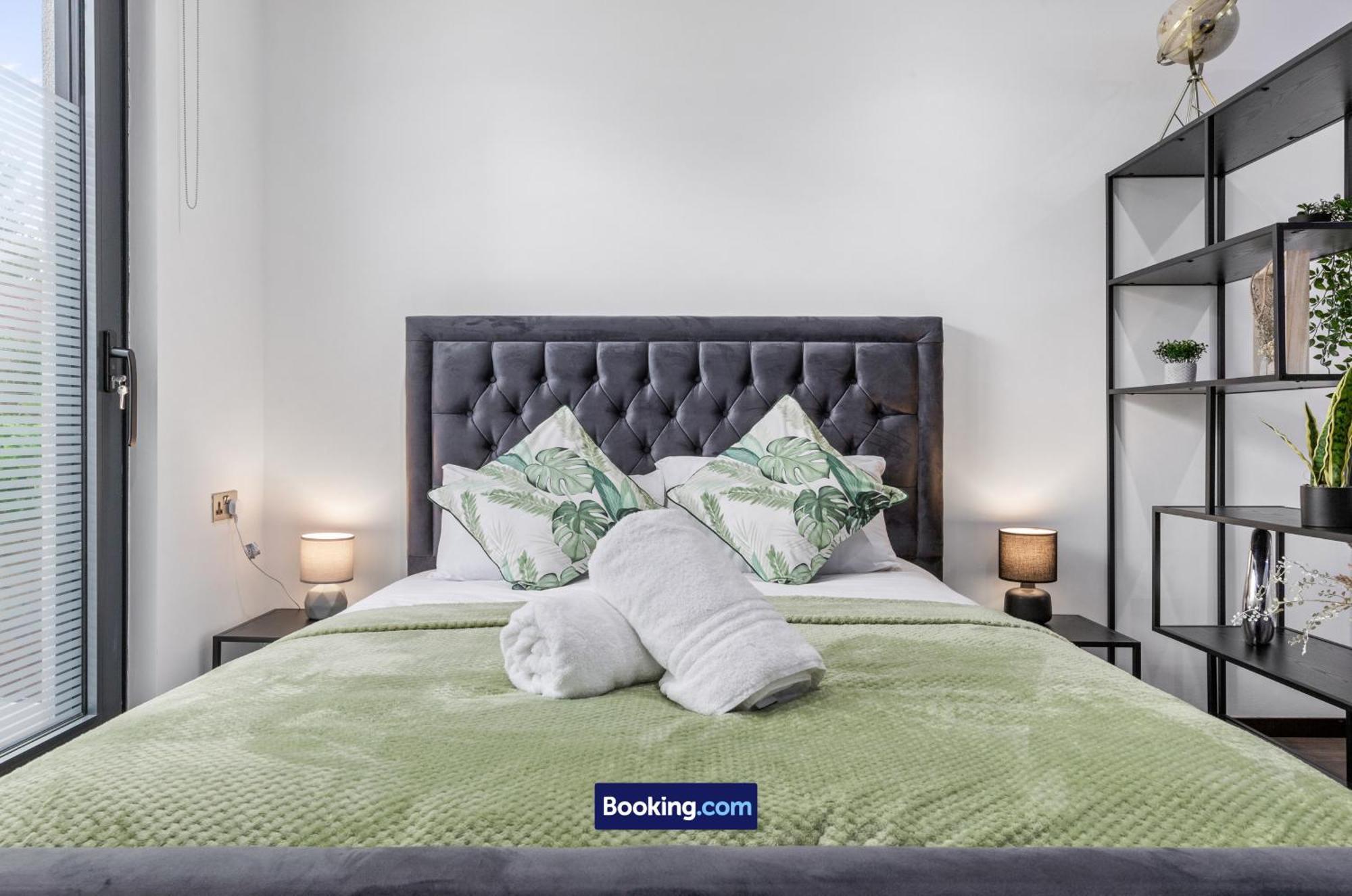 Stylish Studio Apt By Stay Smart Short Lets & Serviced Accommodation Woodstock With Free Wifi لندن المظهر الخارجي الصورة