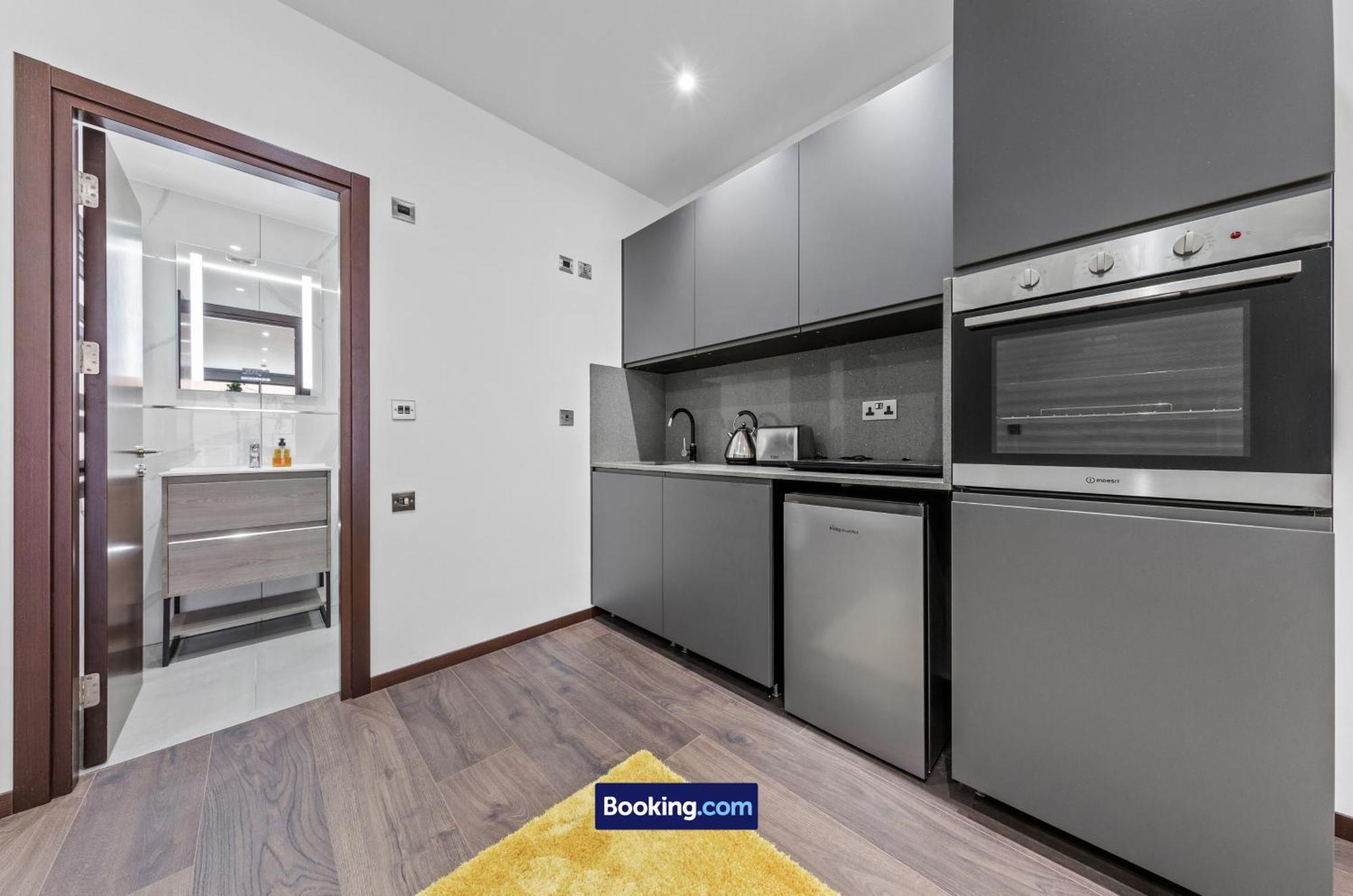 Stylish Studio Apt By Stay Smart Short Lets & Serviced Accommodation Woodstock With Free Wifi لندن المظهر الخارجي الصورة