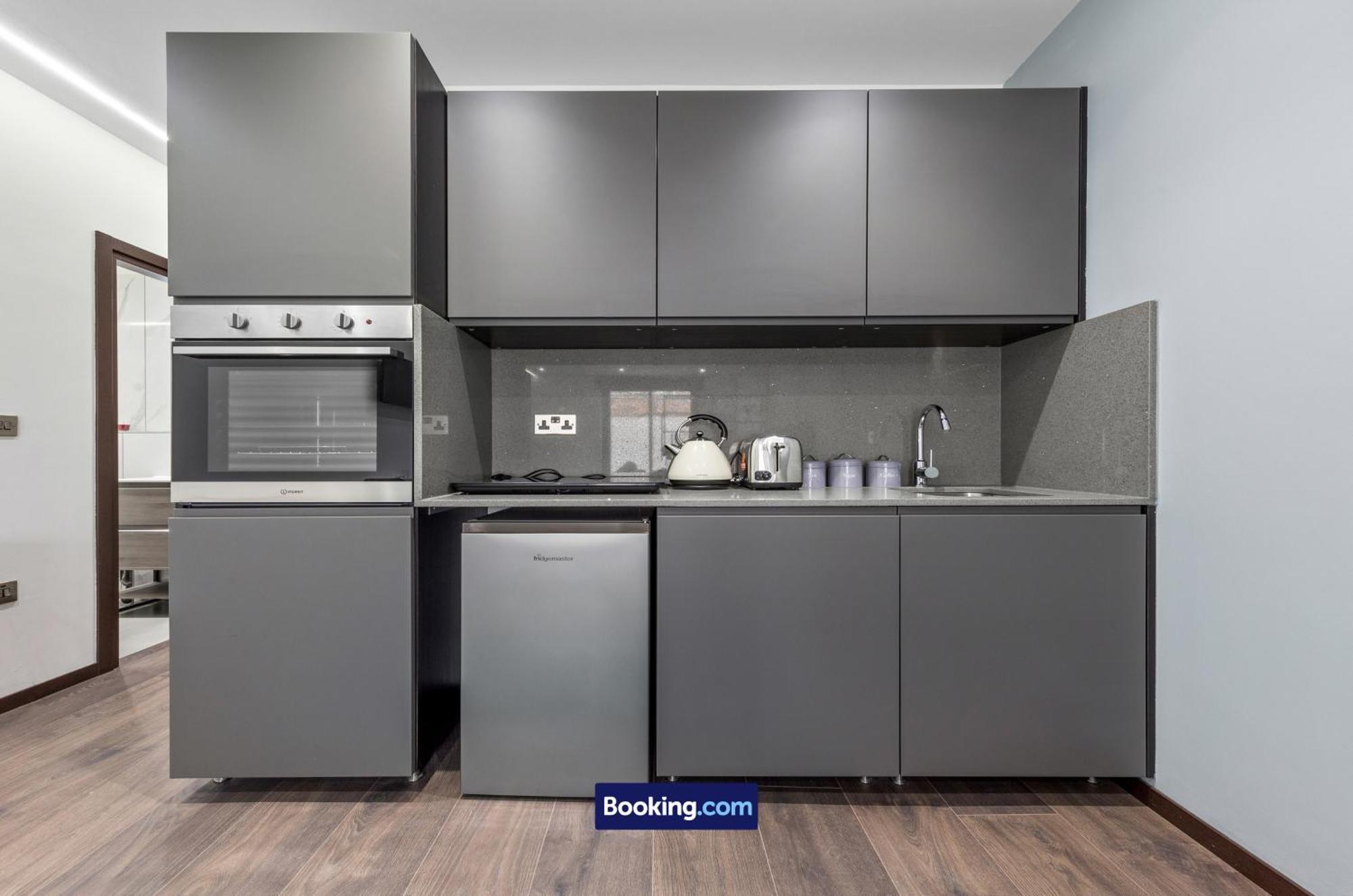Stylish Studio Apt By Stay Smart Short Lets & Serviced Accommodation Woodstock With Free Wifi لندن المظهر الخارجي الصورة