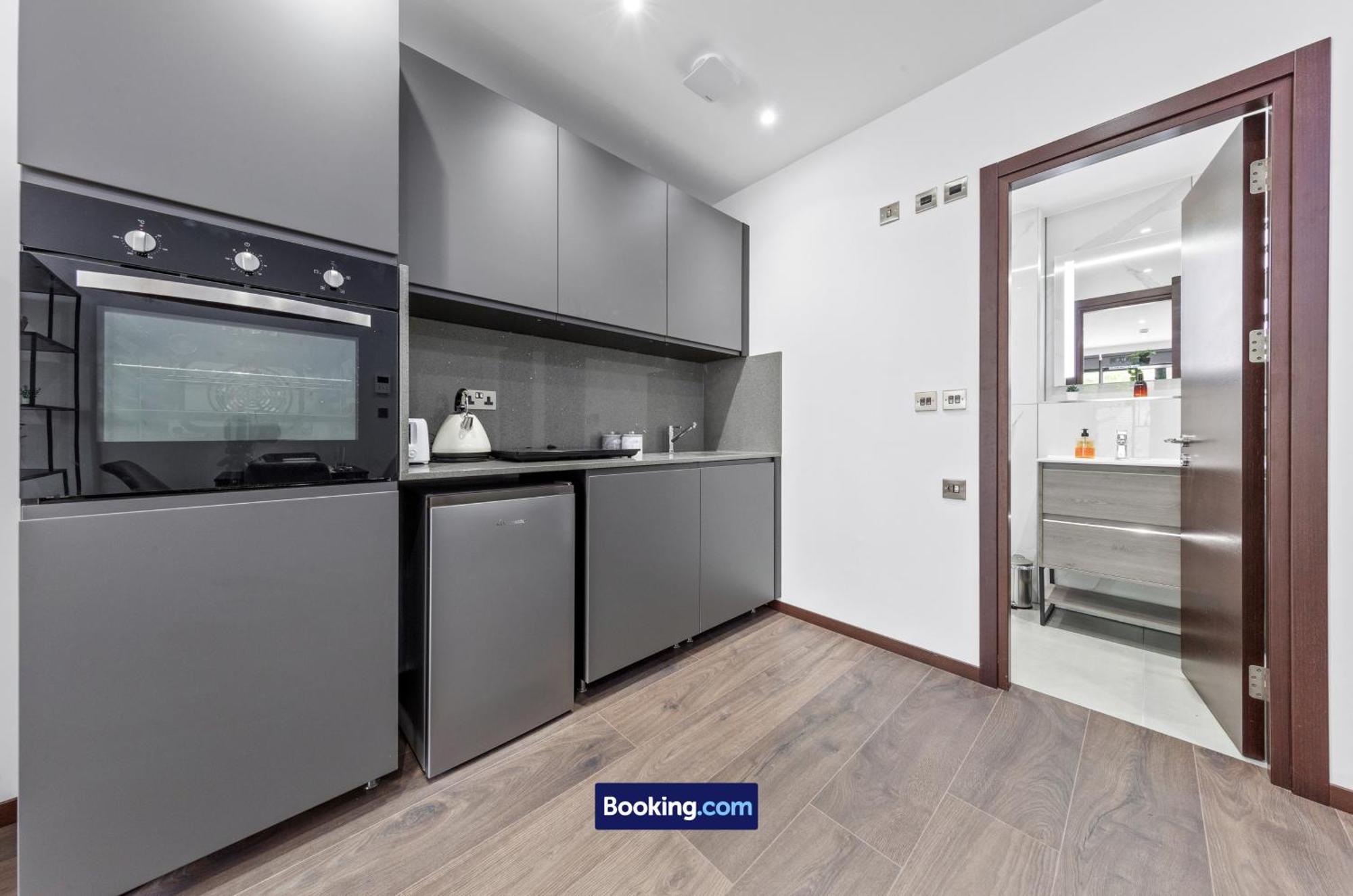 Stylish Studio Apt By Stay Smart Short Lets & Serviced Accommodation Woodstock With Free Wifi لندن المظهر الخارجي الصورة