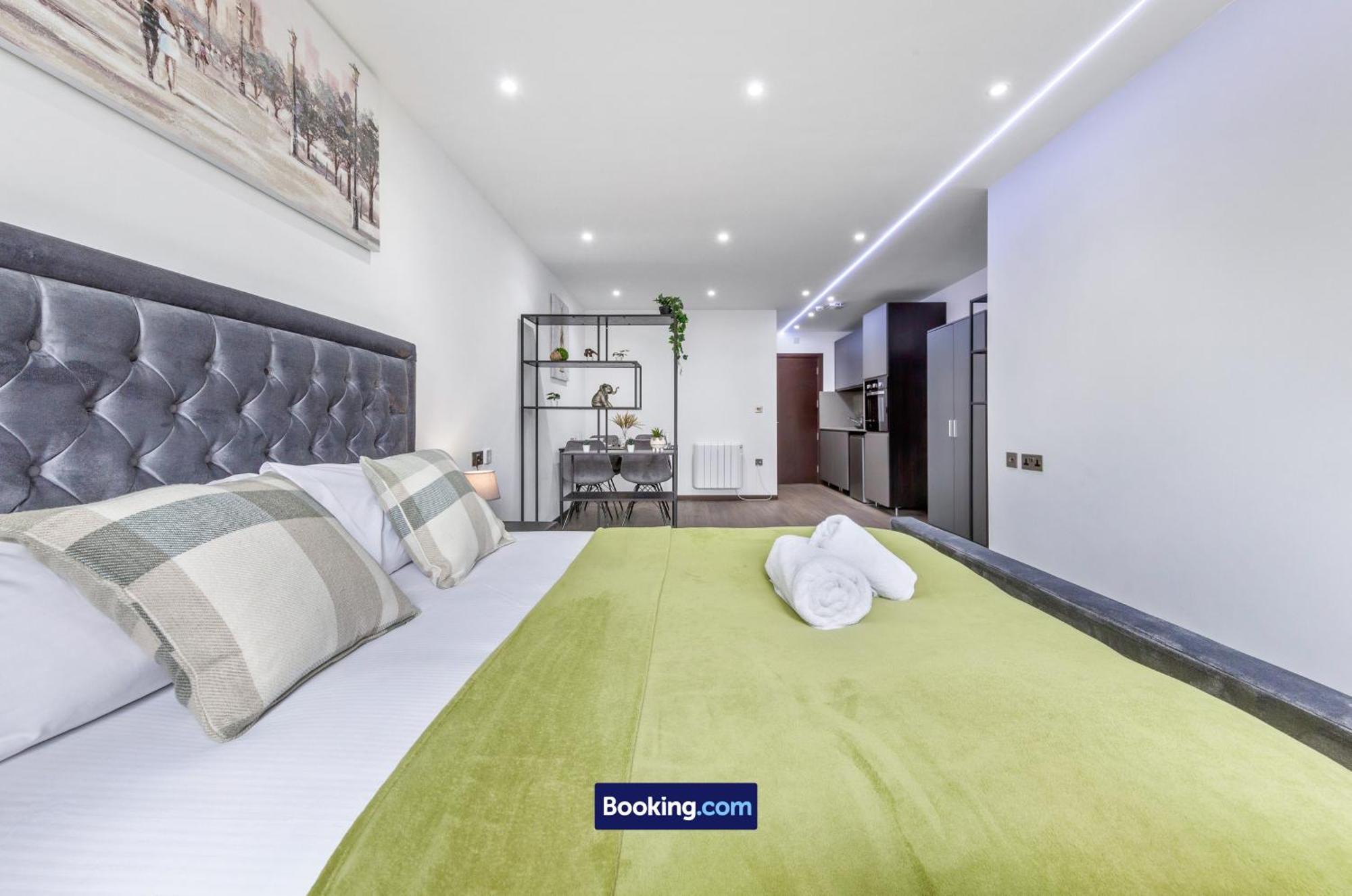 Stylish Studio Apt By Stay Smart Short Lets & Serviced Accommodation Woodstock With Free Wifi لندن المظهر الخارجي الصورة