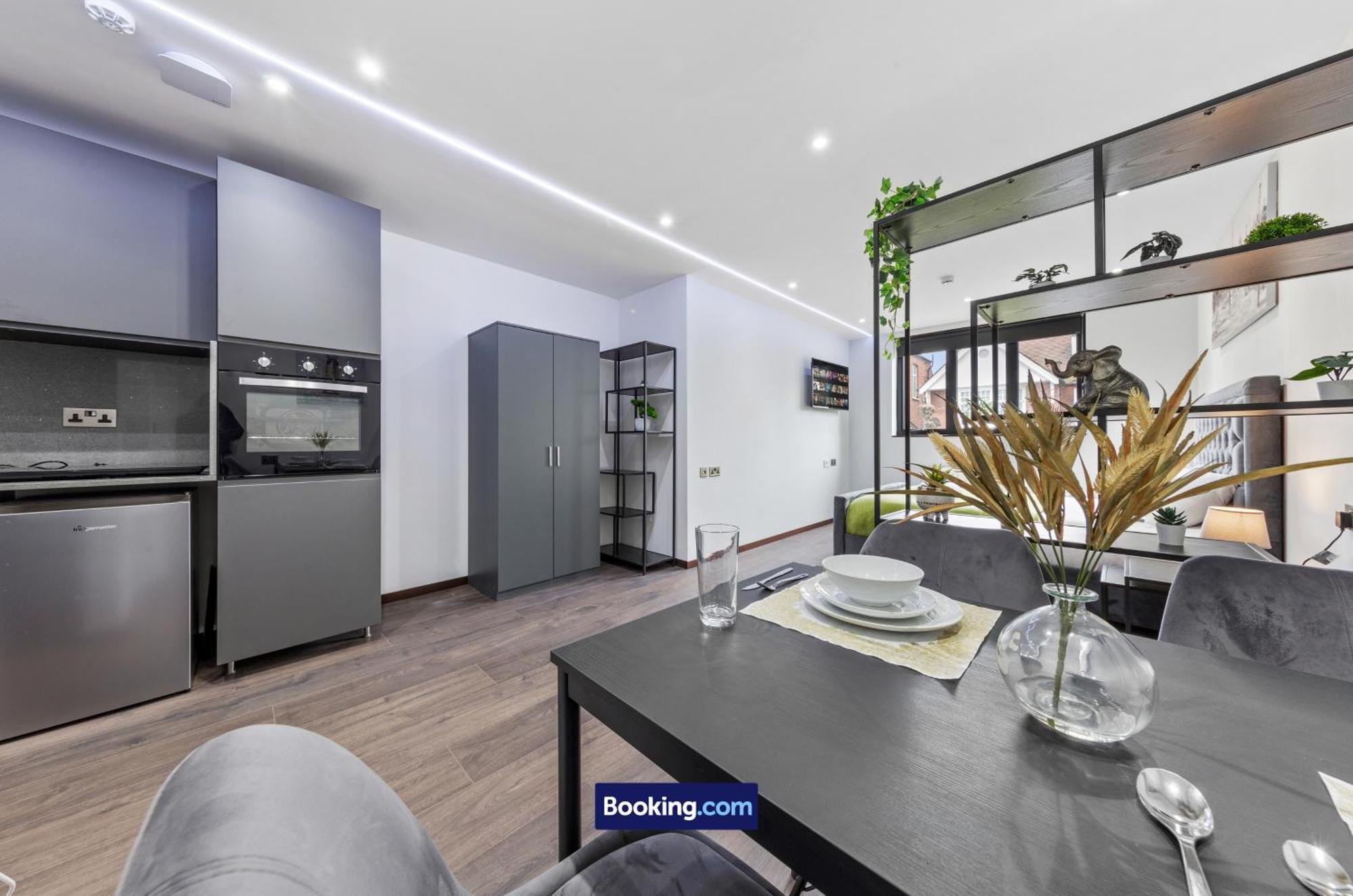 Stylish Studio Apt By Stay Smart Short Lets & Serviced Accommodation Woodstock With Free Wifi لندن المظهر الخارجي الصورة